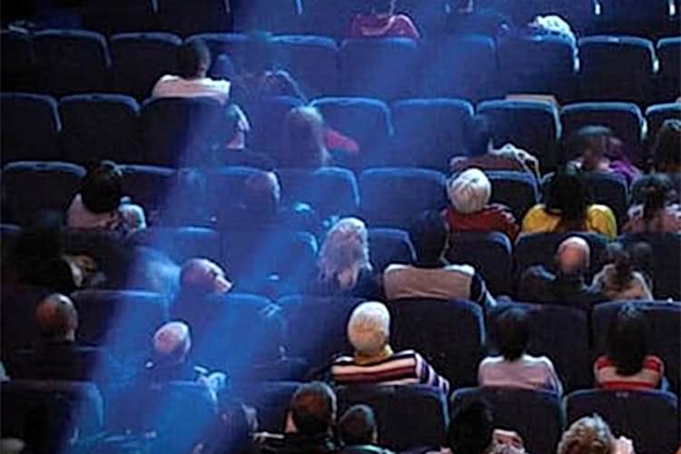 Sinema Salonu Reklamları